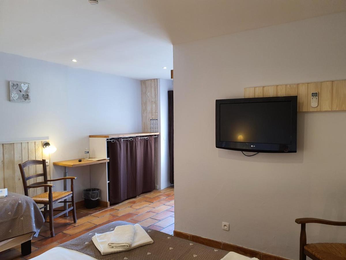 Logis Hotel Restaurant L'Escarbille Saint-Martin-dʼArdèche 외부 사진