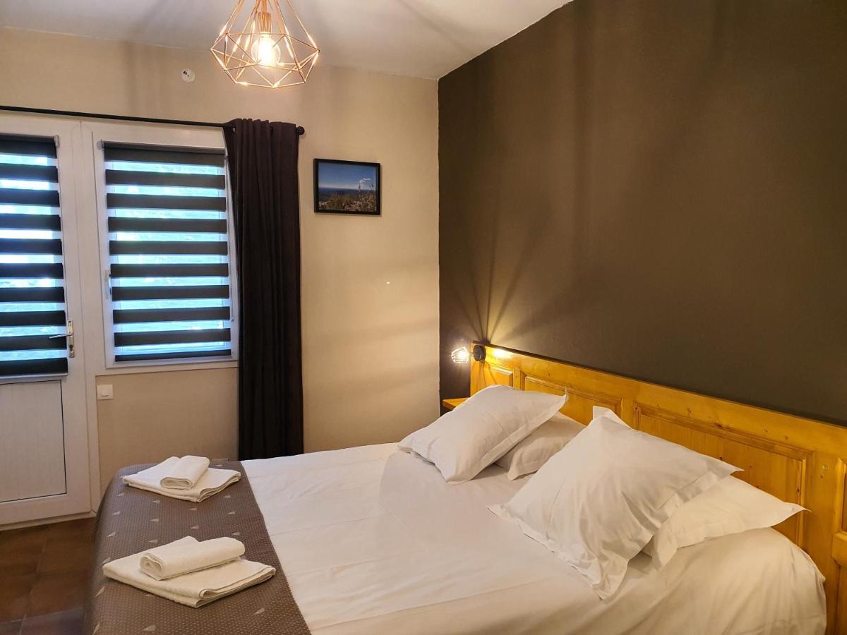 Logis Hotel Restaurant L'Escarbille Saint-Martin-dʼArdèche 외부 사진
